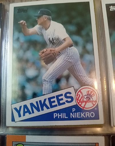 1985 Topps #40 Phil Niekro — front