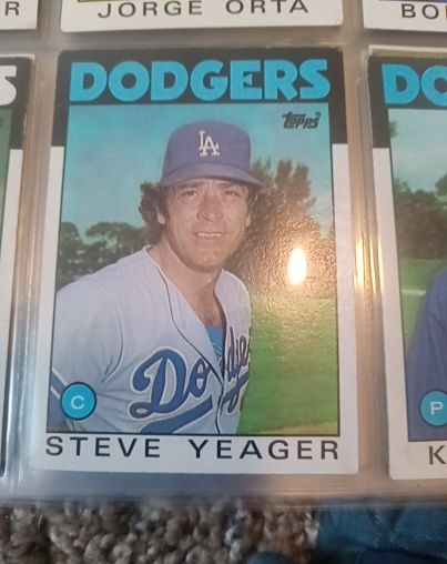 1986 Topps #32 Steve Yeager — front