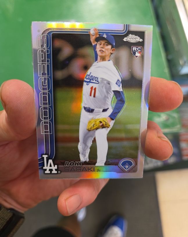2025 Topps Chrome #217 Roki Sasaki — front