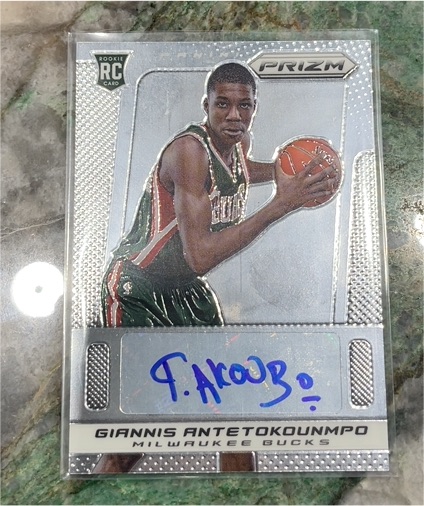 2013-14 Panini Prizm #33 Giannis Antetokounmpo Rookie Auto — front