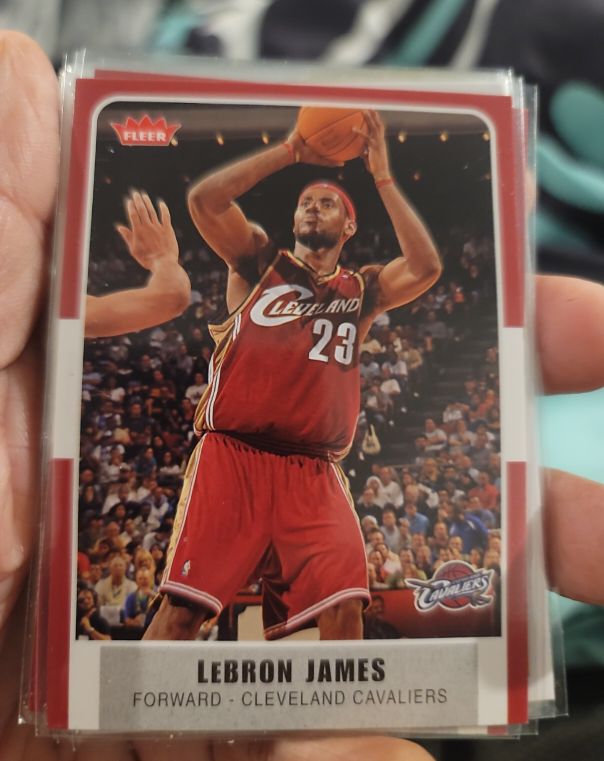 2007-08 Fleer #12 LeBron James — front