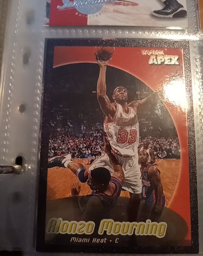 1999 Skybox Apex #33 Alonzo Mourning — front