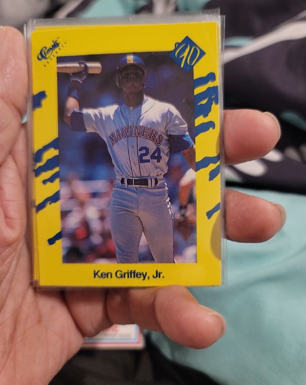 1990 Classic Yellow #T1 Ken Griffey Jr. — front