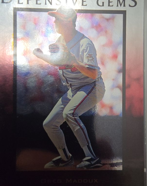 1997 Upper Deck #137 Greg Maddux — front