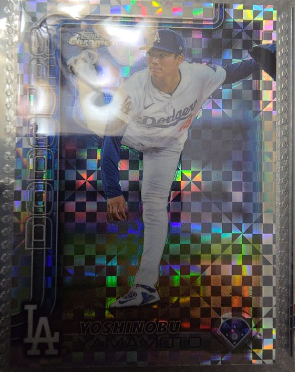 2025 Topps Chrome #179 Yoshinobu Yamamoto — front