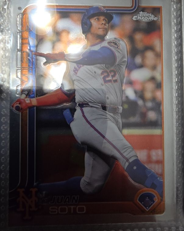 2025 Topps Chrome #200 Juan Soto — front