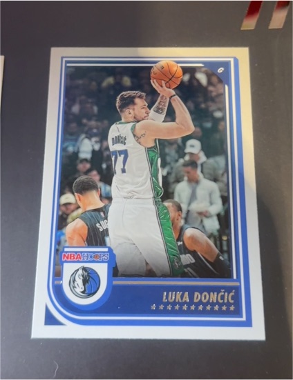 2022-23 Panini NBA Hoops #119 Luka Dončić — front