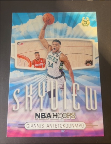 2022-23 Panini NBA Hoops #3 Giannis Antetokounmpo — front