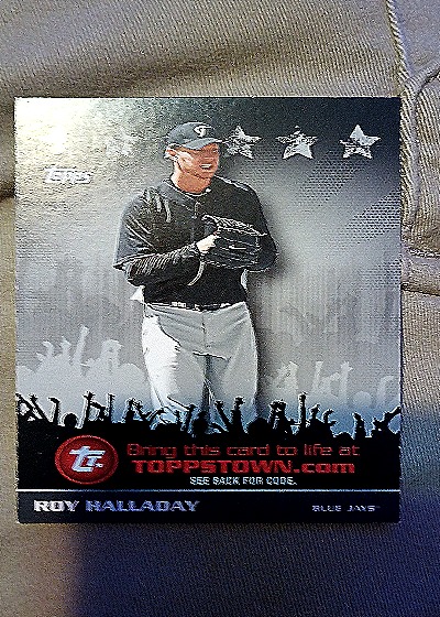 2009 Topps ToppsTown #TTT2 Roy Halladay — front