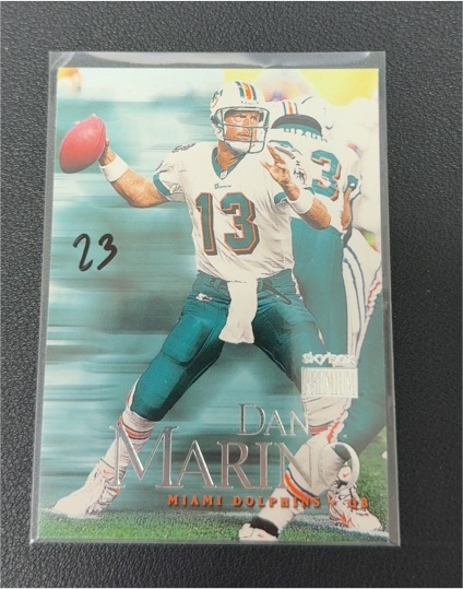 1999 Skybox Premium #186 Dan Marino — front