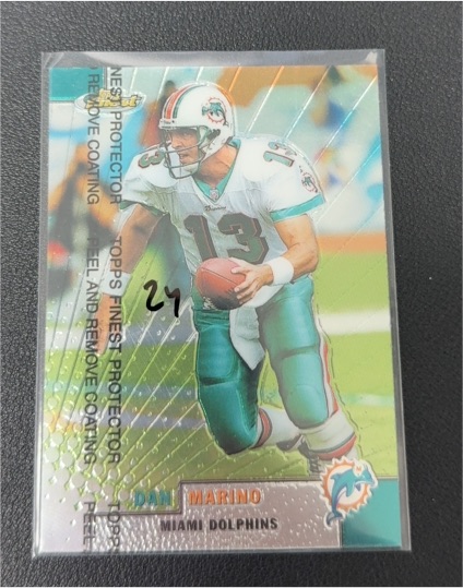 1999 Topps Finest #10 Dan Marino — front