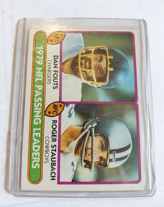 1980 Topps #331 1979 NFL Passing Leaders Dan Fouts / Roger Staubach — front