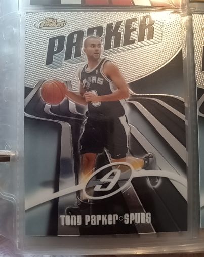 2003-04 Topps Finest #9 Tony Parker — front
