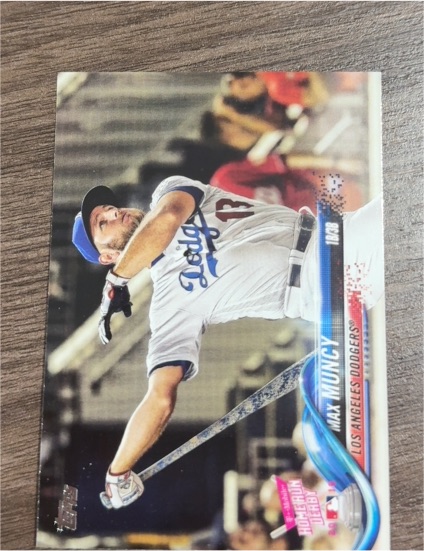 2018 Topps Update #US255 Max Muncy — front