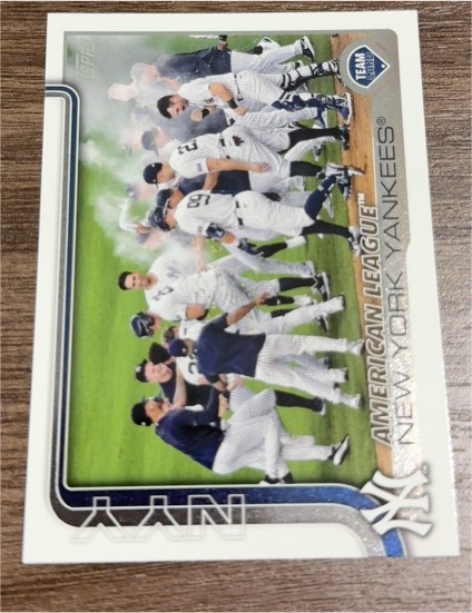 2025 Topps Series 1 #123 New York Yankees Team Card — front