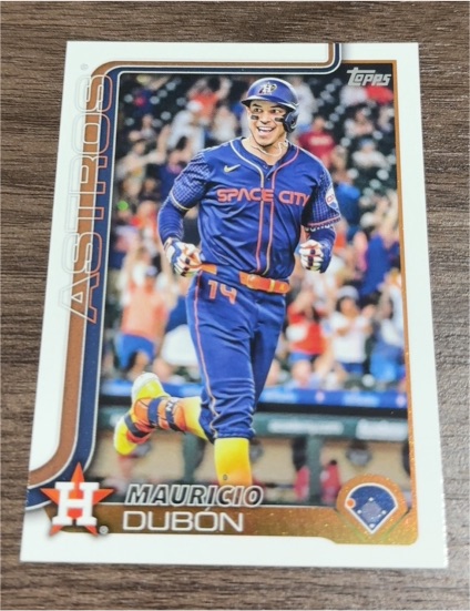 2025 Topps Series 1 #222 Mauricio Dubón — front