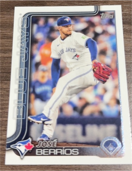 2025 Topps #33 José Berríos — front