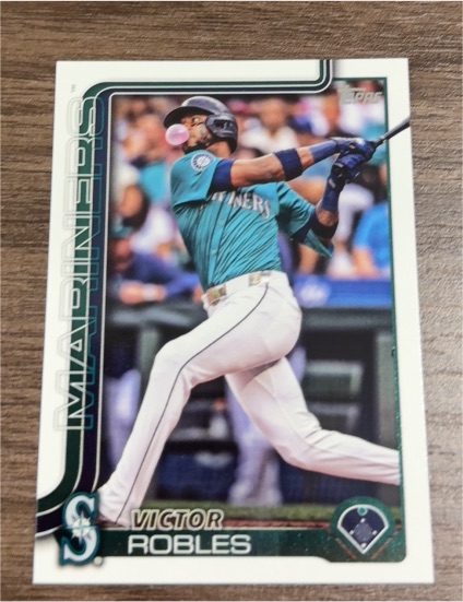 2025 Topps Series 2 #572 Victor Robles — front