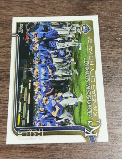 2025 Topps Series 2 #519 Kansas City Royals Team Card — front