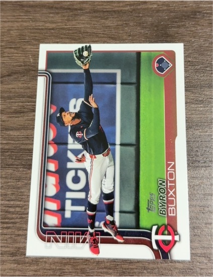 2025 Topps Chrome #172 Byron Buxton — front