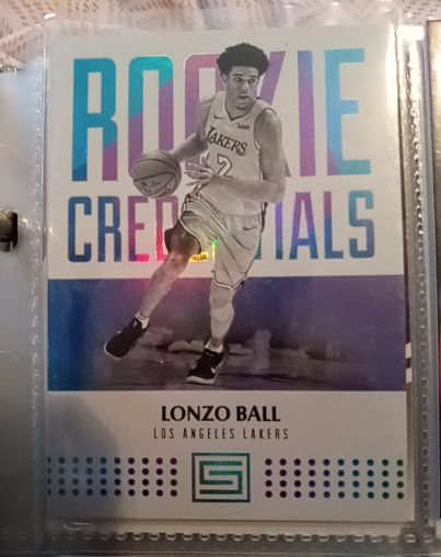 2017-18 Panini Status Rookie Credentials #5 Lonzo Ball — front