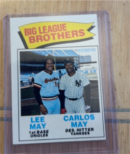 1977 Topps #633 Big League Brothers Lee May, Carlos May — front