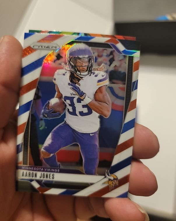 2024 Panini Prizm Red White & Blue Prizm #186 Aaron Jones — front