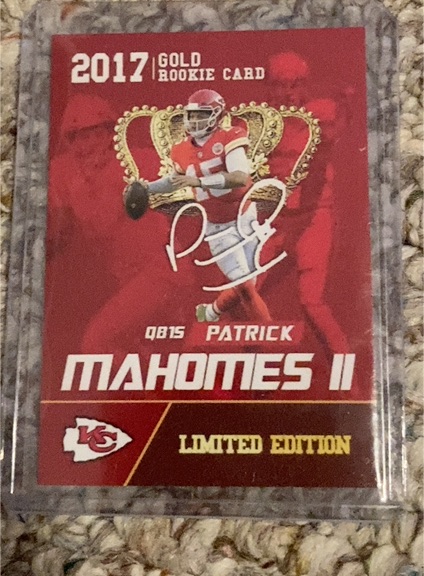 2017 Patrick Mahomes II Gold Rookie Card — front