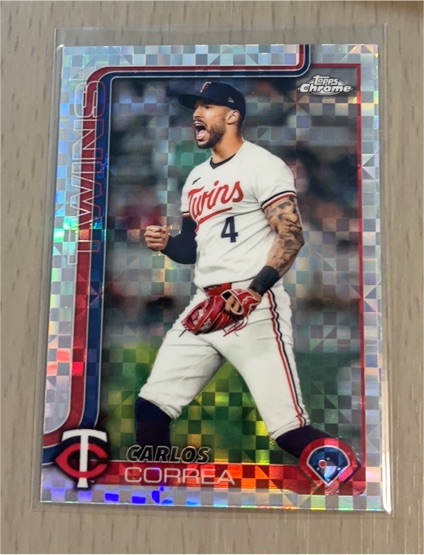 2025 Topps Chrome #275 Carlos Correa — front