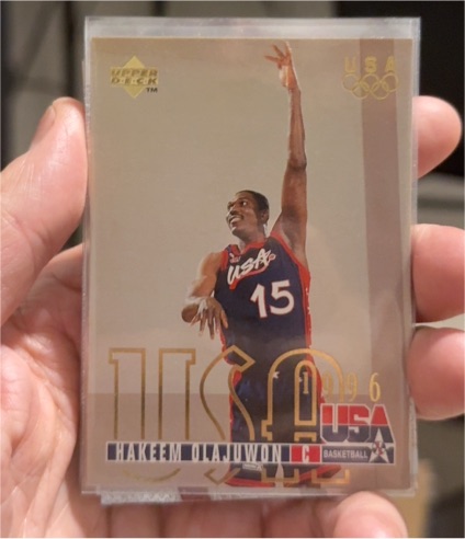 1995-96 Upper Deck #320 Hakeem Olajuwon — front