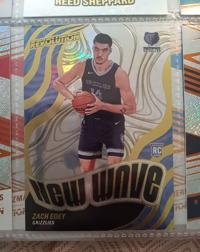2024-25 Panini Revolution #10 Zach Edey New Wave — front