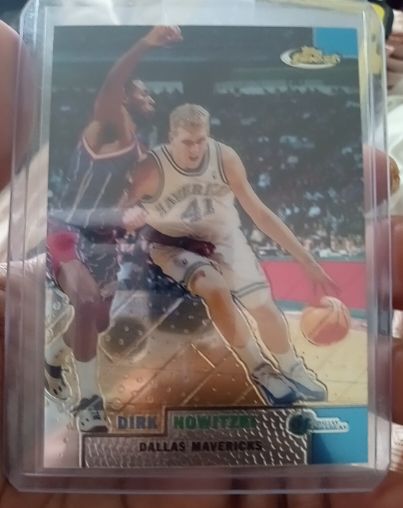 1998 Fleer #41 Dirk Nowitzki — front