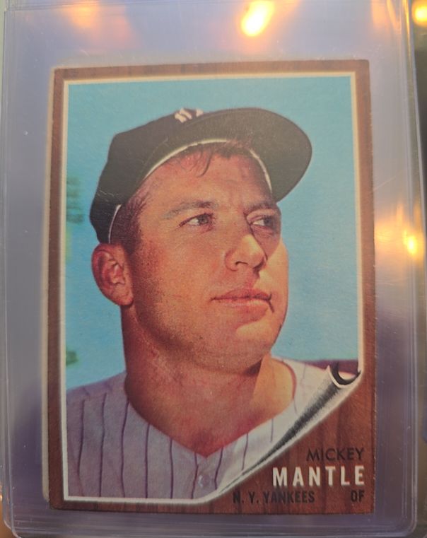 1962 Topps #200 Mickey Mantle — front