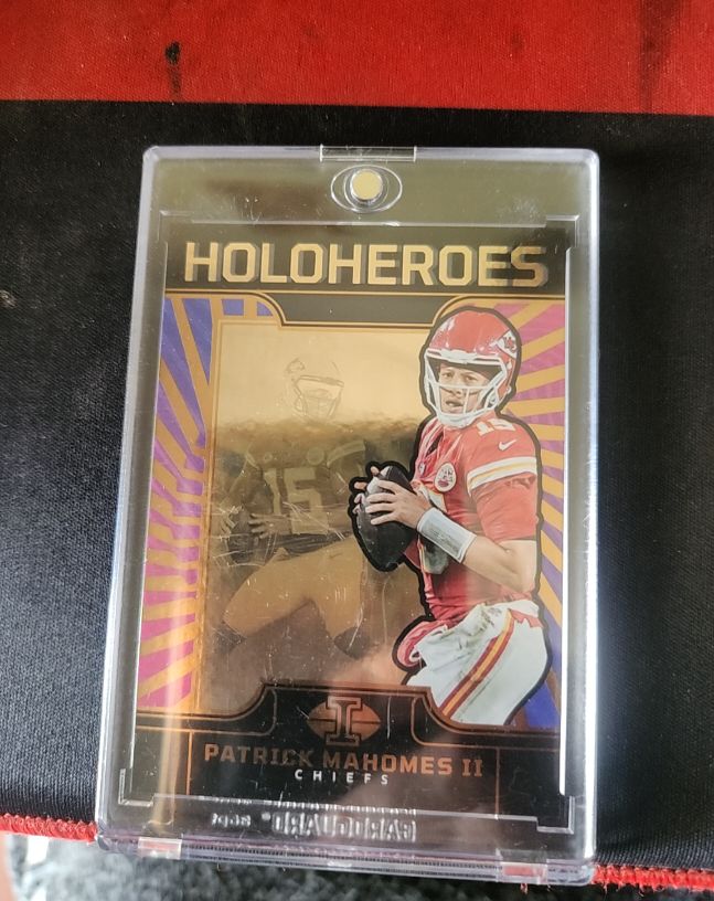 2024 Panini Illusions Holoheroes Patrick Mahomes II — front