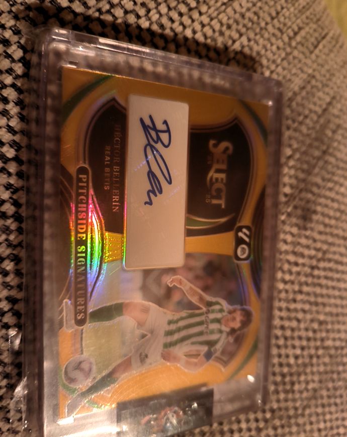 2024-25 Panini Select Premier League Pitchside Signatures #PS-VB Victor Bellerin — front
