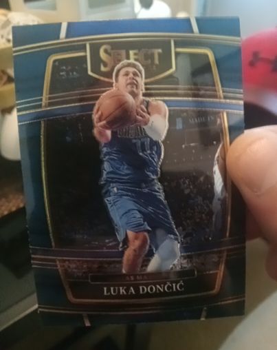 2021-22 Panini Select #12 Luka Dončić — front