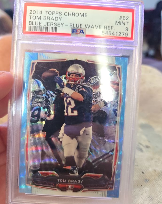2014 Topps Chrome #62 Tom Brady Blue Jersey Blue Wave Refractor — front