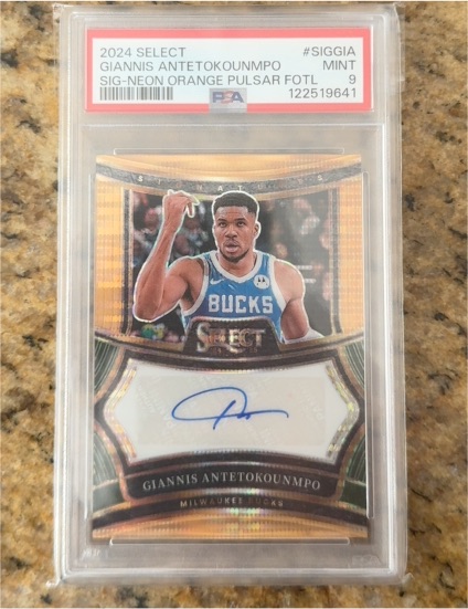 2024 Panini Select #SIGGIA Giannis Antetokounmpo Neon Orange Pulsar FOTL — front