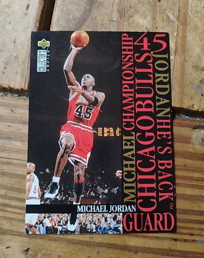 1995-96 Upper Deck Collector's Choice #M3 Michael Jordan He's Back — front