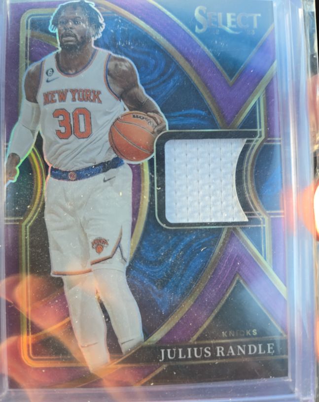 2022-23 Panini Select #22 Julius Randle Selective Swatches Silver Prizm Game Worn Patch — front
