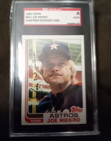 1982 Topps #611 Joe Niekro — front