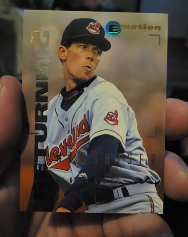 1995 SkyBox E-Motion #33 Orel Hershiser — front