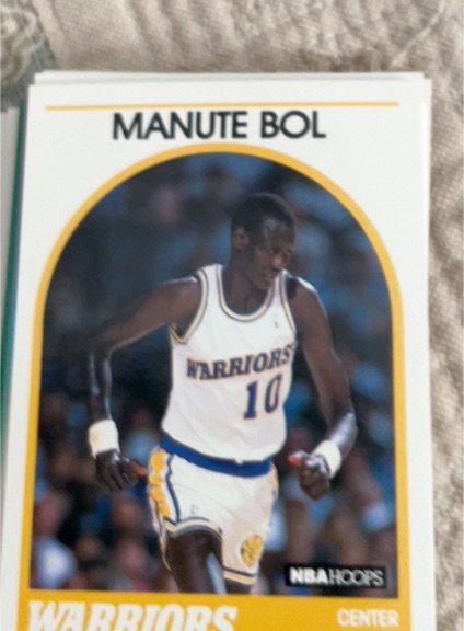 1989-90 NBA Hoops #75 Manute Bol — front