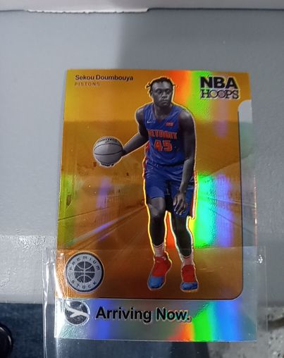 2019-20 Panini NBA Hoops Premium Stock #15 Sekou Doumbouya Arriving Now Orange Prizm — front