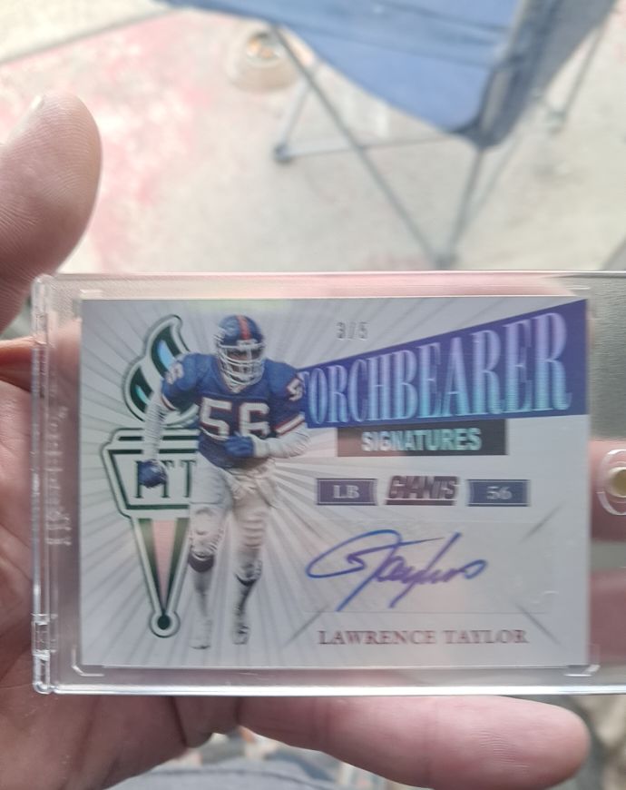 1996 Panini Torchbearer Signatures #3/5 Lawrence Taylor — front