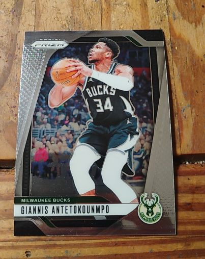 2024-25 Panini Prizm #85 Giannis Antetokounmpo — front