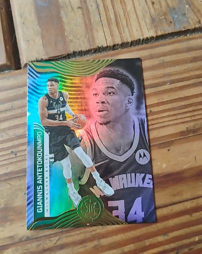 2021-22 Panini Illusions #49 Giannis Antetokounmpo — front