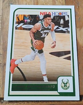 2023-24 Panini NBA Hoops #147 Giannis Antetokounmpo — front