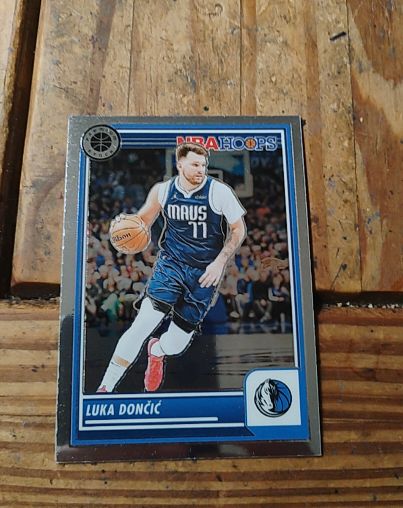 2023-24 Panini NBA Hoops Premium Stock #9 Luka Dončić — front