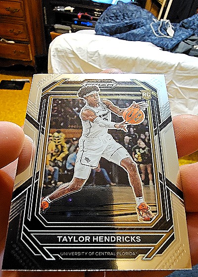 2023-24 Panini Prizm Draft Picks #19 Taylor Hendricks — front